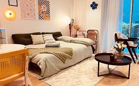Collins Paris End Suite- 2 Bedrooms With Balcony